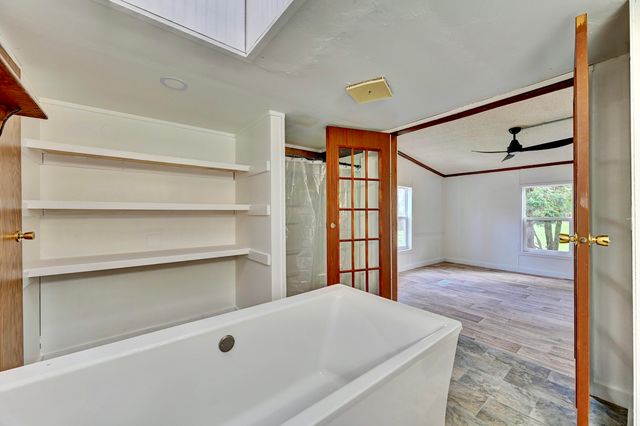 1030 Cross Road Pike, Corinth, KY 41010