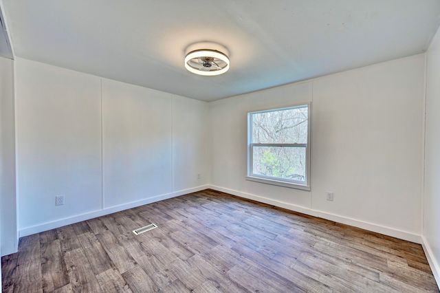 1030 Cross Road Pike, Corinth, KY 41010