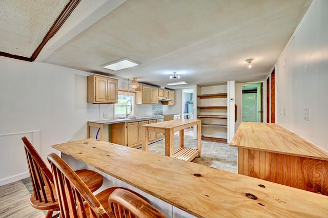 1030 Cross Road Pike, Corinth, KY 41010