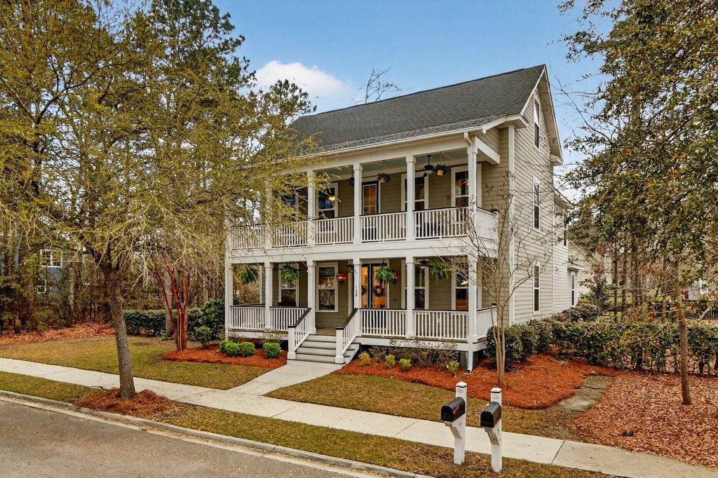 Image 2 of property listing at 128 Red Bay Lane, Summerville, SC 29483