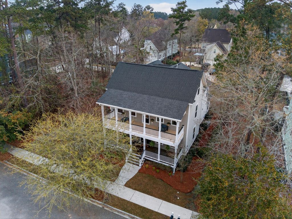 Image 4 of property listing at 128 Red Bay Lane, Summerville, SC 29483