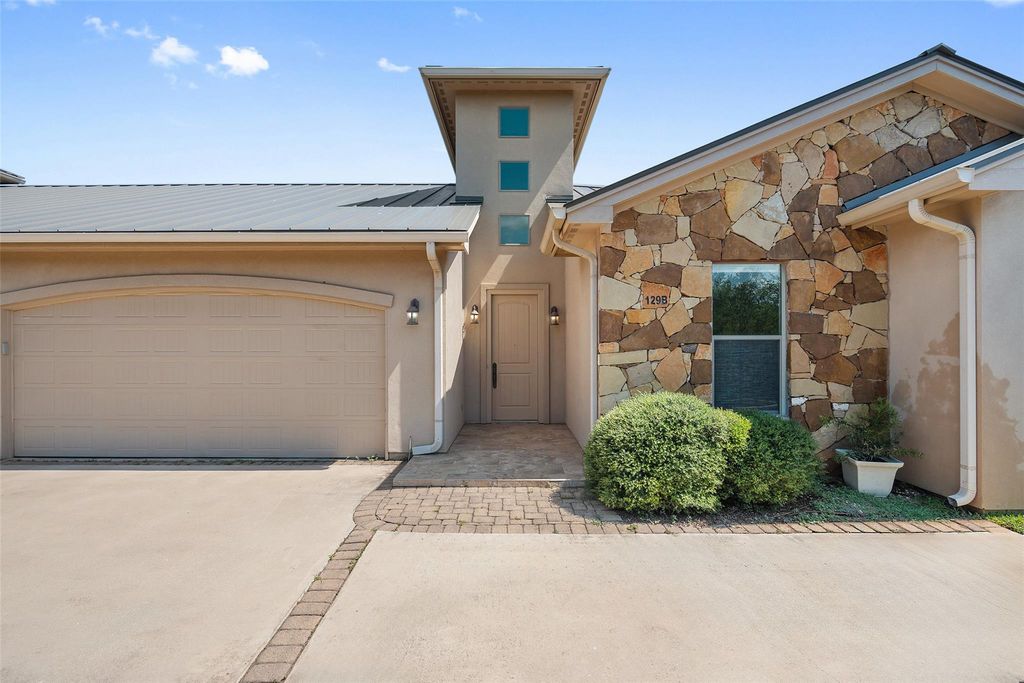 129 Hi Valley B, Horseshoe Bay, TX 78657