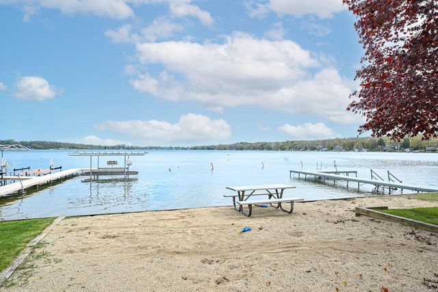 133 West Spring DRIVE, Twin Lakes, WI 53181