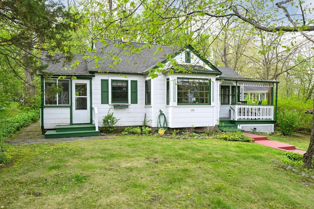 133 West Spring DRIVE, Twin Lakes, WI 53181
