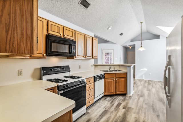 6710 Falcon Street, Rowlett, TX 75089