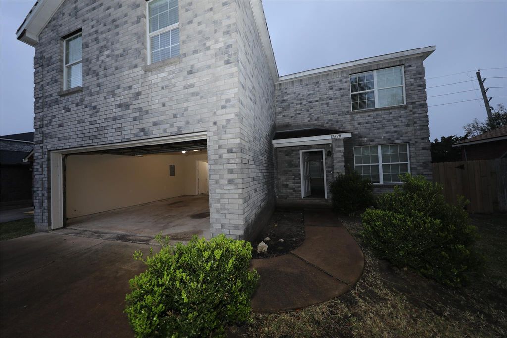 12620 Rio Bravo Street, Rosharon, TX 77583