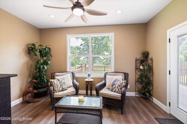 5700 Old Floydsburg Rd, Crestwood, KY 40014