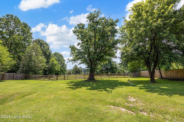 5700 Old Floydsburg Rd, Crestwood, KY 40014