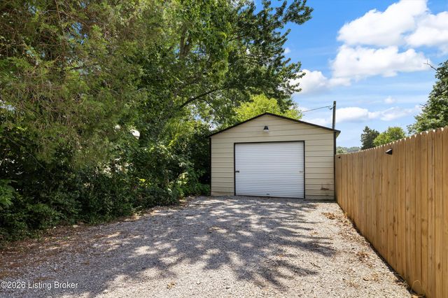 5700 Old Floydsburg Rd, Crestwood, KY 40014