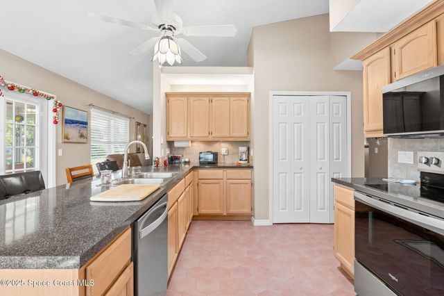 441 Avocado Avenue, Sebastian, FL 32958