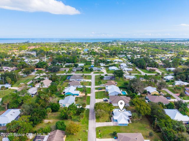 441 Avocado Avenue, Sebastian, FL 32958