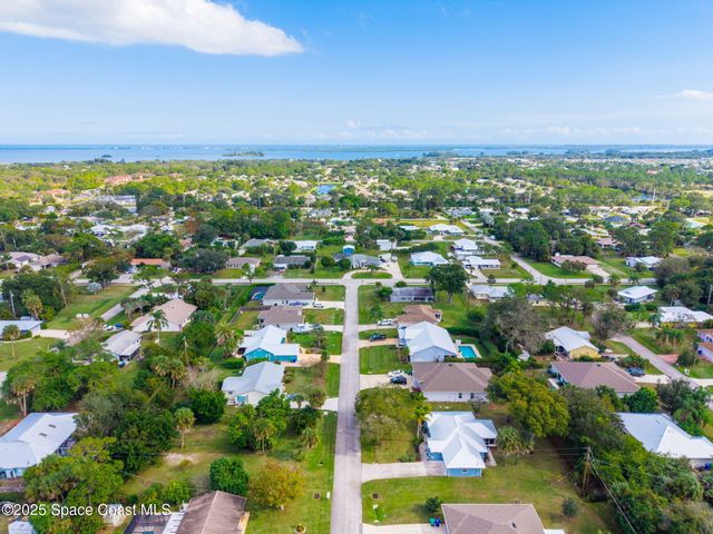 441 Avocado Avenue, Sebastian, FL 32958
