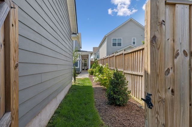 218 Southmen Ln, Spring Hill, TN 37174