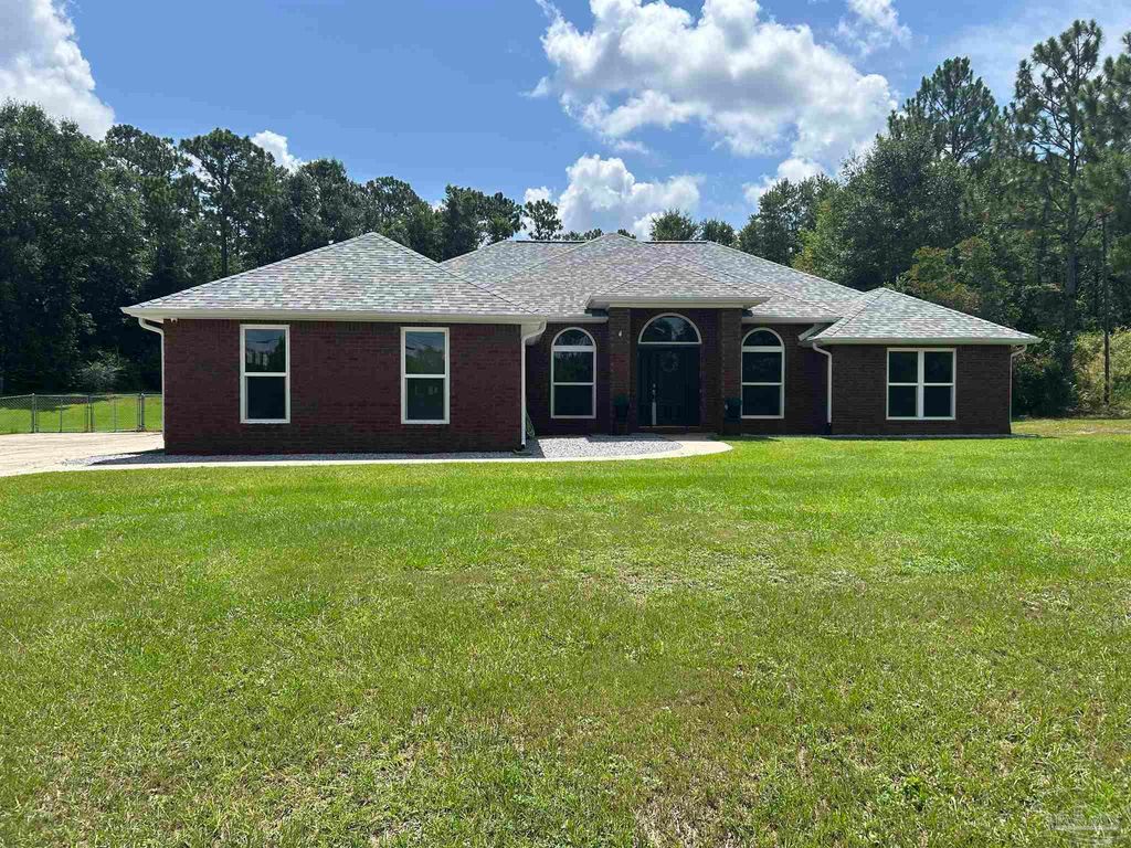 150 Countri Ln, Cantonment, FL 32533