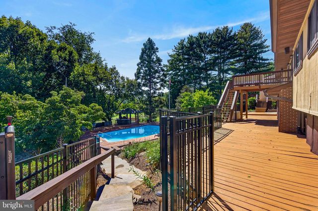 17 IVY HILL CT, Cockeysville, MD 21030