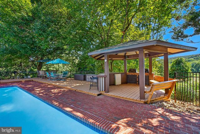 17 IVY HILL CT, Cockeysville, MD 21030