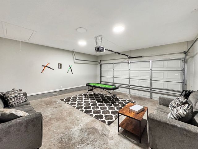 978 HUNTERS POINT DR, Memphis, TN 38018