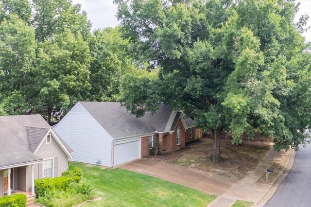 978 HUNTERS POINT DR, Memphis, TN 38018