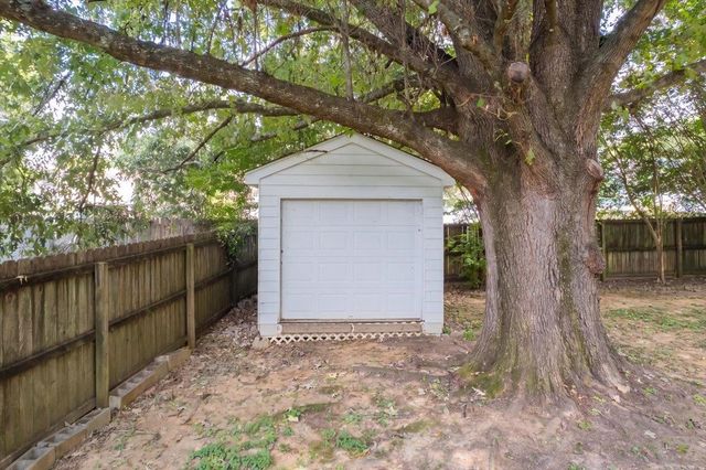 978 HUNTERS POINT DR, Memphis, TN 38018