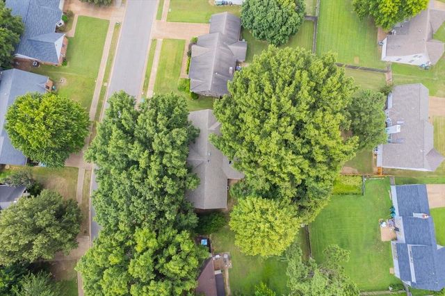 978 HUNTERS POINT DR, Memphis, TN 38018