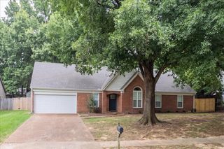 978 HUNTERS POINT DR, Memphis, TN 38018