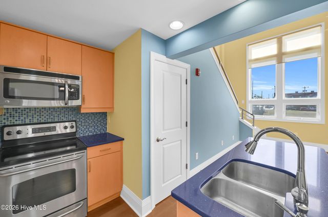 619 N 4th Street Apt 103, Wilmington, NC 28401