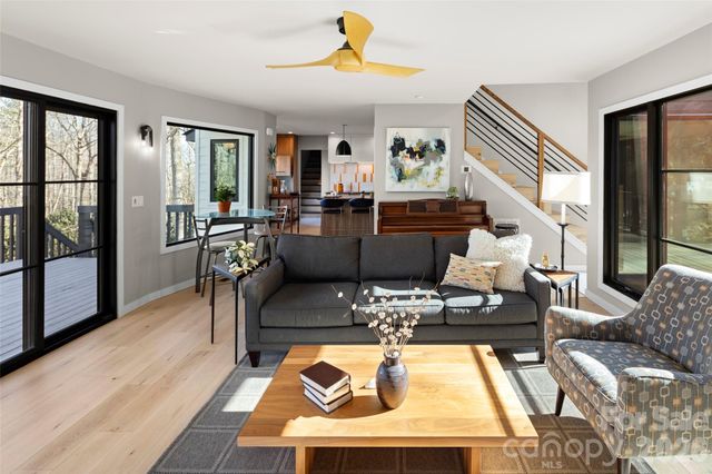 1202 Davis Mountain Road, Hendersonville, NC 28739