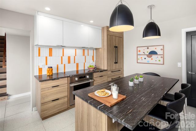 1202 Davis Mountain Road, Hendersonville, NC 28739