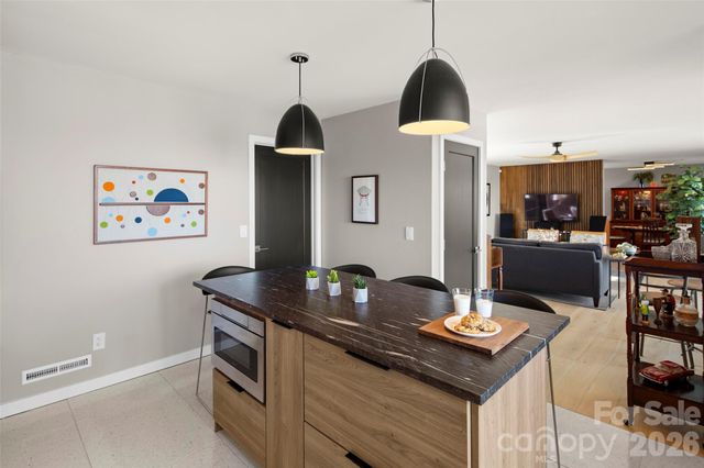 1202 Davis Mountain Road, Hendersonville, NC 28739