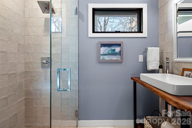 1202 Davis Mountain Road, Hendersonville, NC 28739