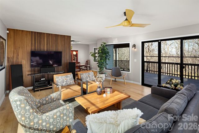 1202 Davis Mountain Road, Hendersonville, NC 28739