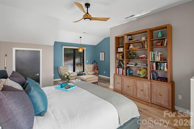 1202 Davis Mountain Road, Hendersonville, NC 28739