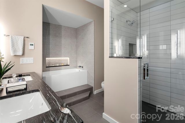 1202 Davis Mountain Road, Hendersonville, NC 28739