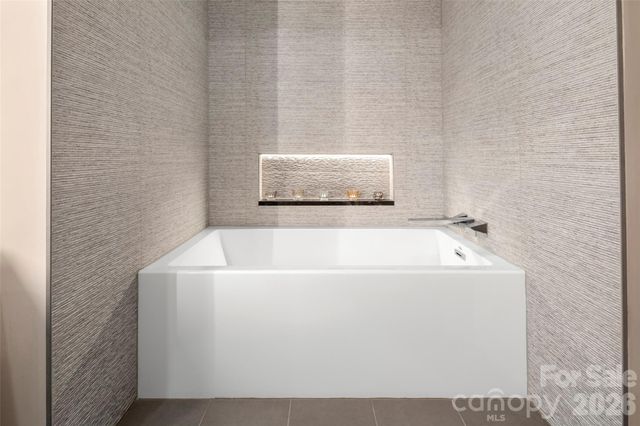 1202 Davis Mountain Road, Hendersonville, NC 28739