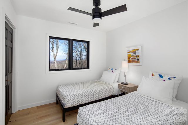 1202 Davis Mountain Road, Hendersonville, NC 28739