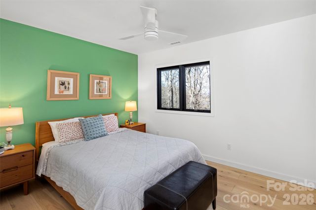 1202 Davis Mountain Road, Hendersonville, NC 28739