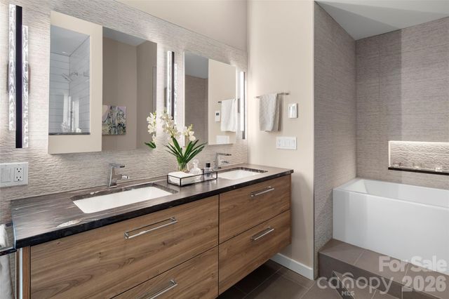 1202 Davis Mountain Road, Hendersonville, NC 28739