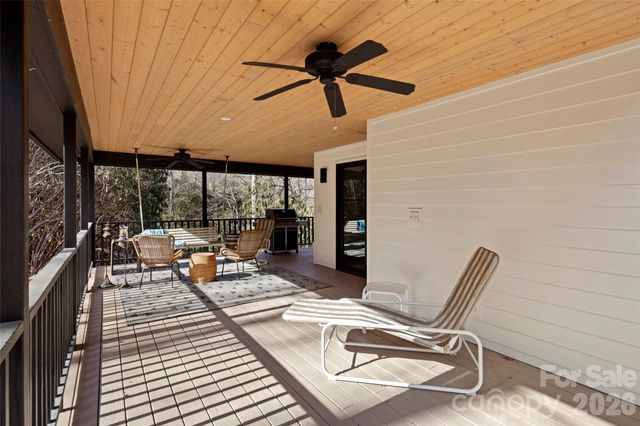 1202 Davis Mountain Road, Hendersonville, NC 28739