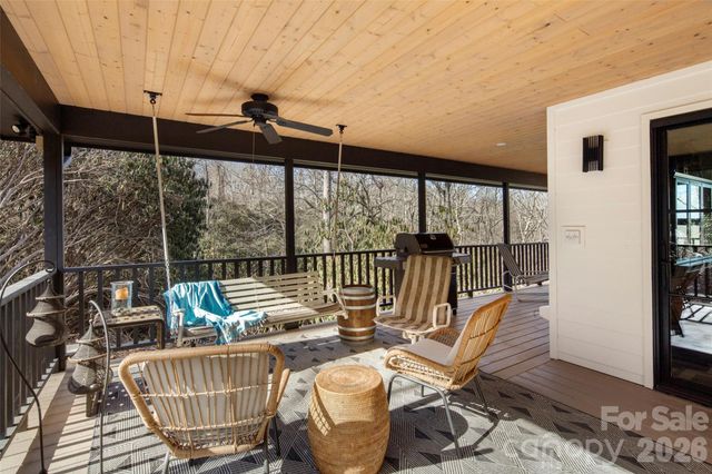 1202 Davis Mountain Road, Hendersonville, NC 28739