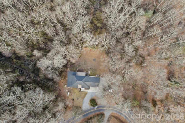 1202 Davis Mountain Road, Hendersonville, NC 28739