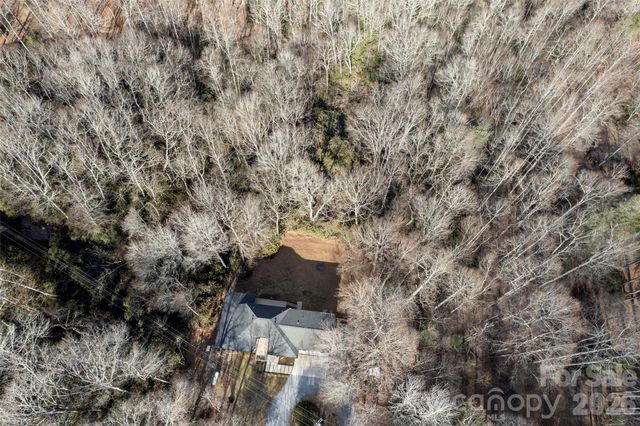 1202 Davis Mountain Road, Hendersonville, NC 28739