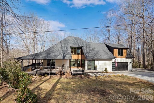 1202 Davis Mountain Road, Hendersonville, NC 28739