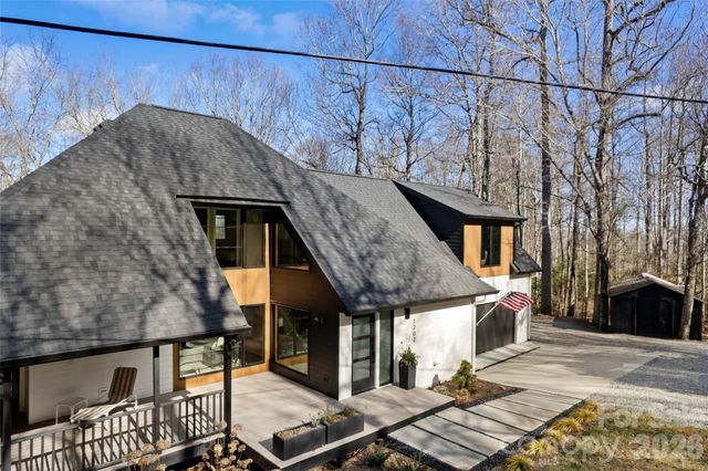 1202 Davis Mountain Road, Hendersonville, NC 28739