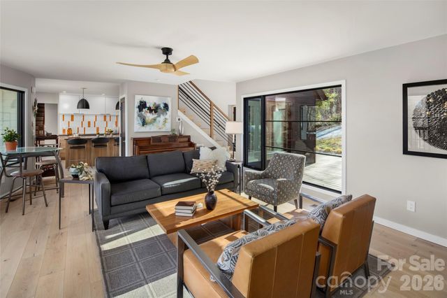 1202 Davis Mountain Road, Hendersonville, NC 28739