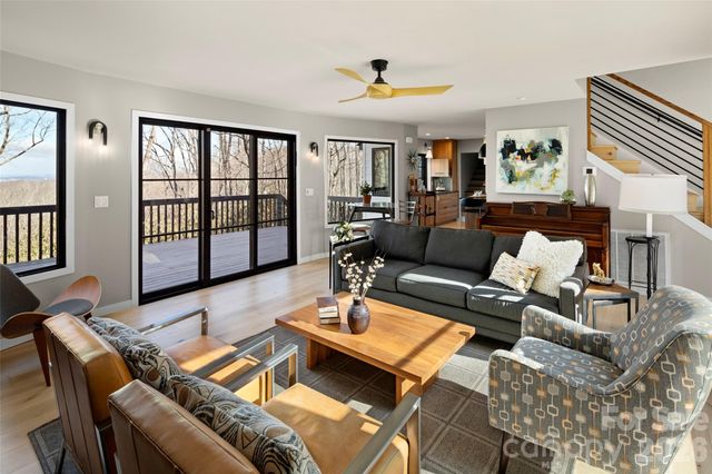 1202 Davis Mountain Road, Hendersonville, NC 28739