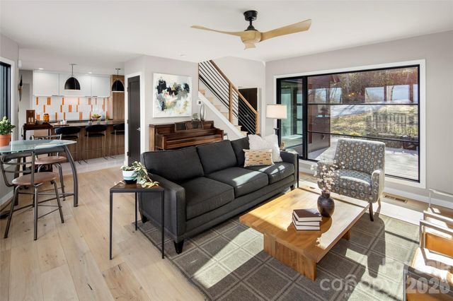 1202 Davis Mountain Road, Hendersonville, NC 28739