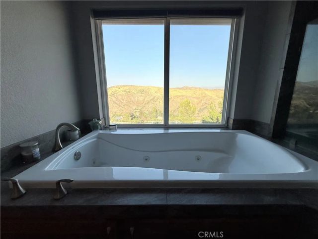 32080 Avenida Donari, Agua Dulce, CA 91390
