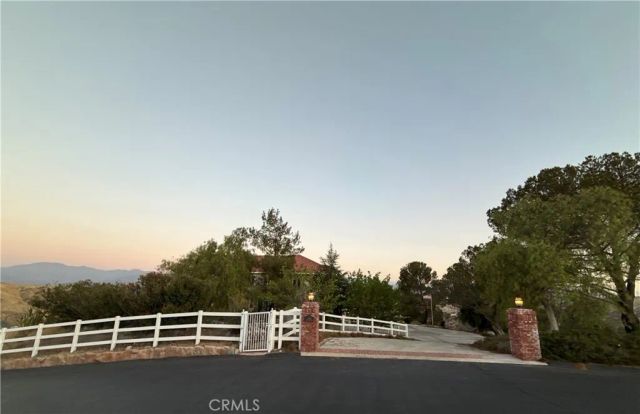 32080 Avenida Donari, Agua Dulce, CA 91390