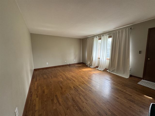 5634 W Hiawatha Lane, Stevensville, MI 49127
