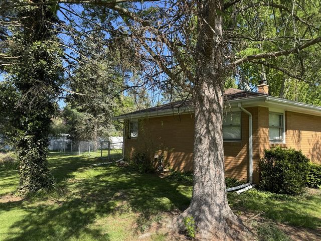 5634 W Hiawatha Lane, Stevensville, MI 49127